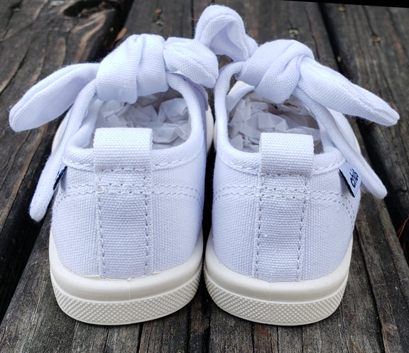 Chus Athena White